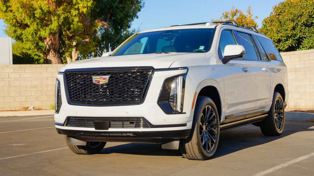 New 2027 Cadillac Escalade ESV Sport w/ LPO, ONYX Package AWD/4WD image 2