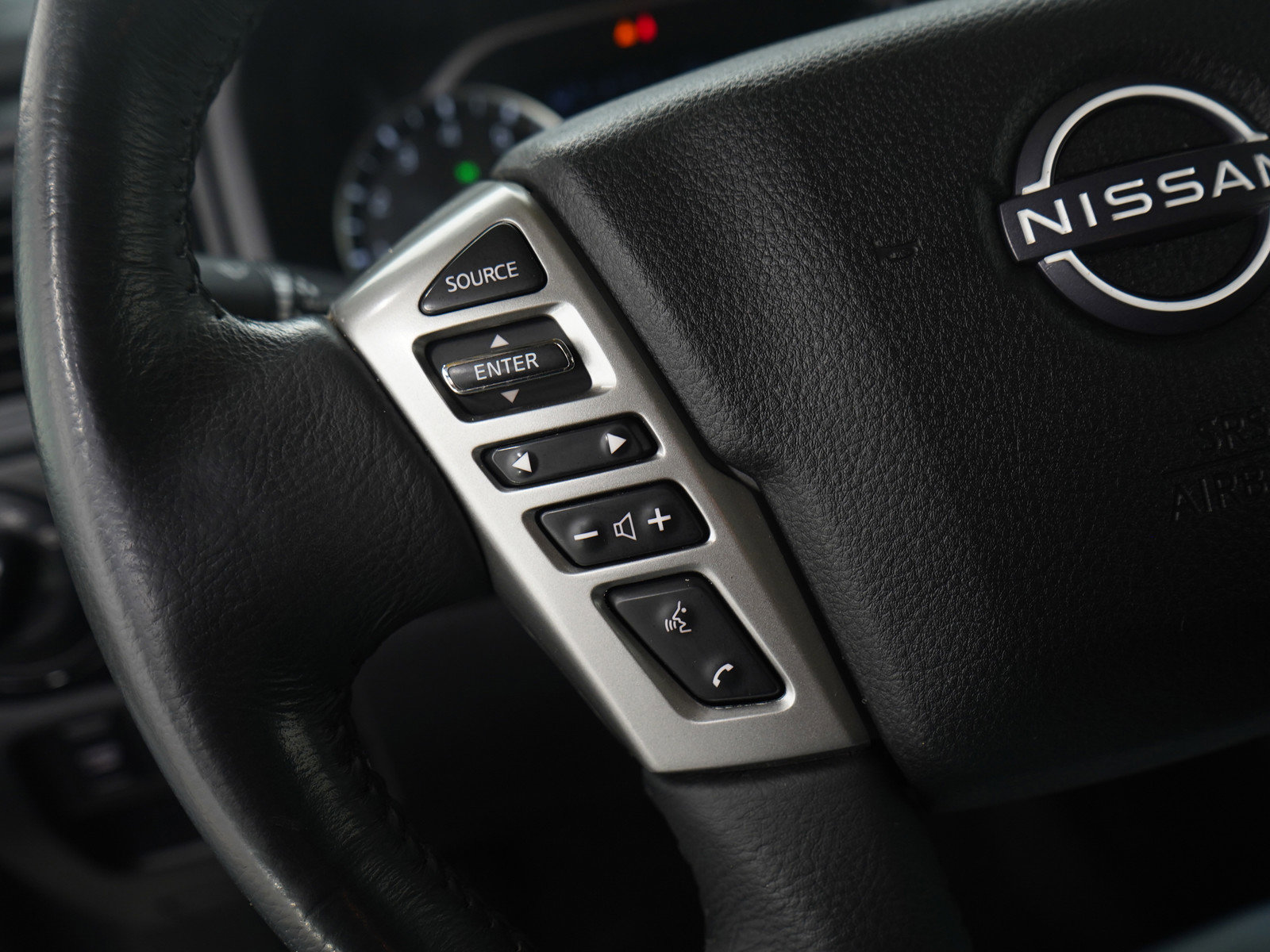 Used 2024 Nissan Titan SV w/ SV Convenience Package image 28