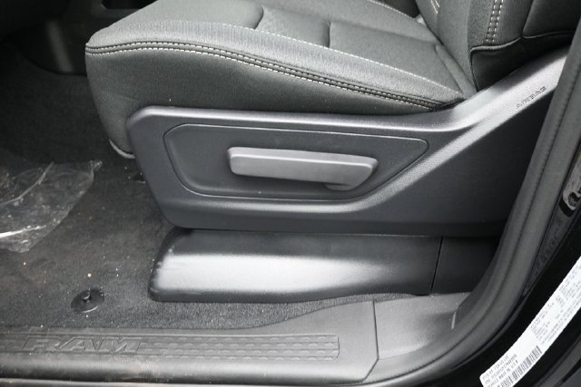 New 2026 RAM 1500 Express AWD/4WD image 15