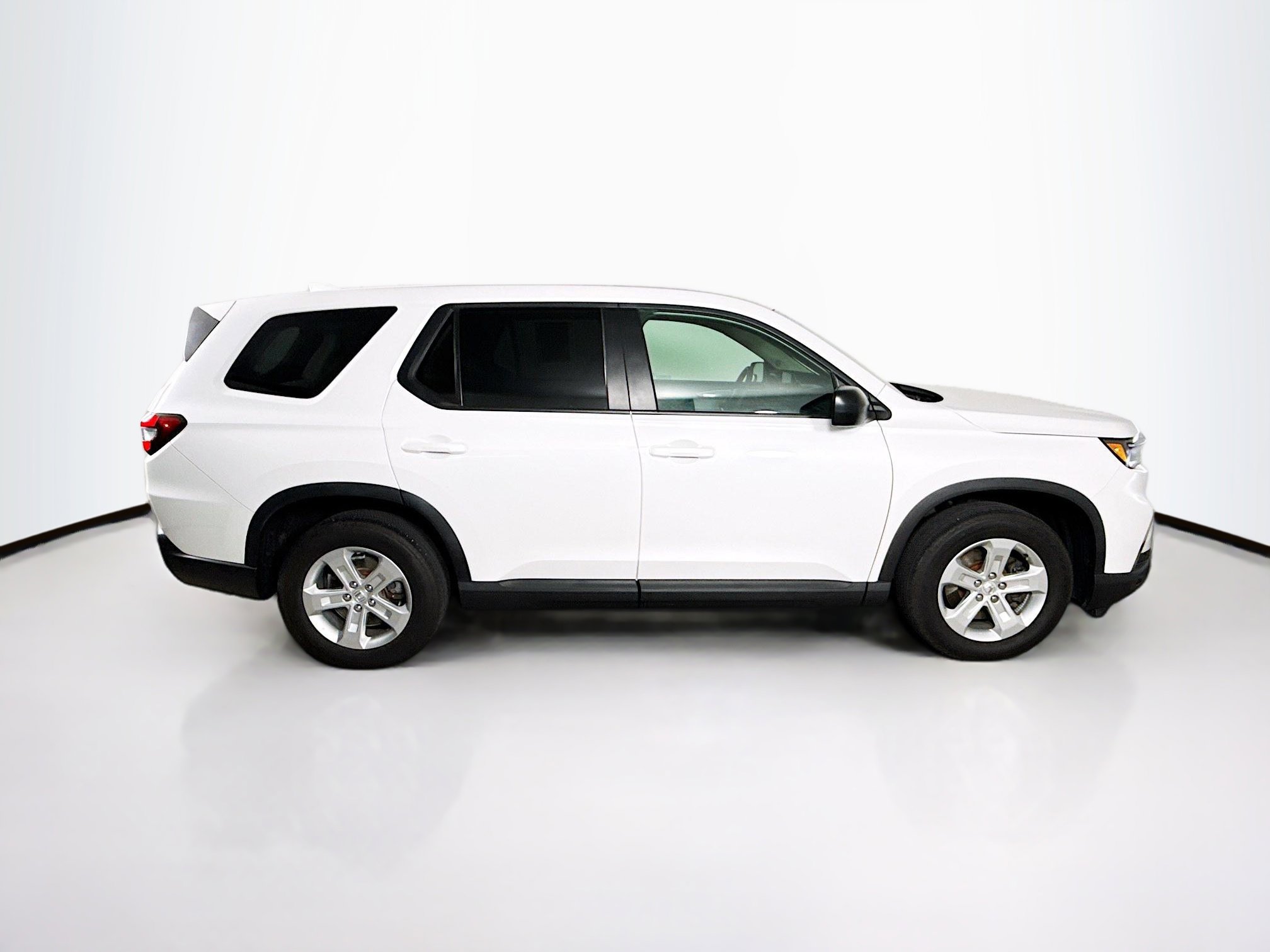 Used 2024 Honda Pilot LX image 2