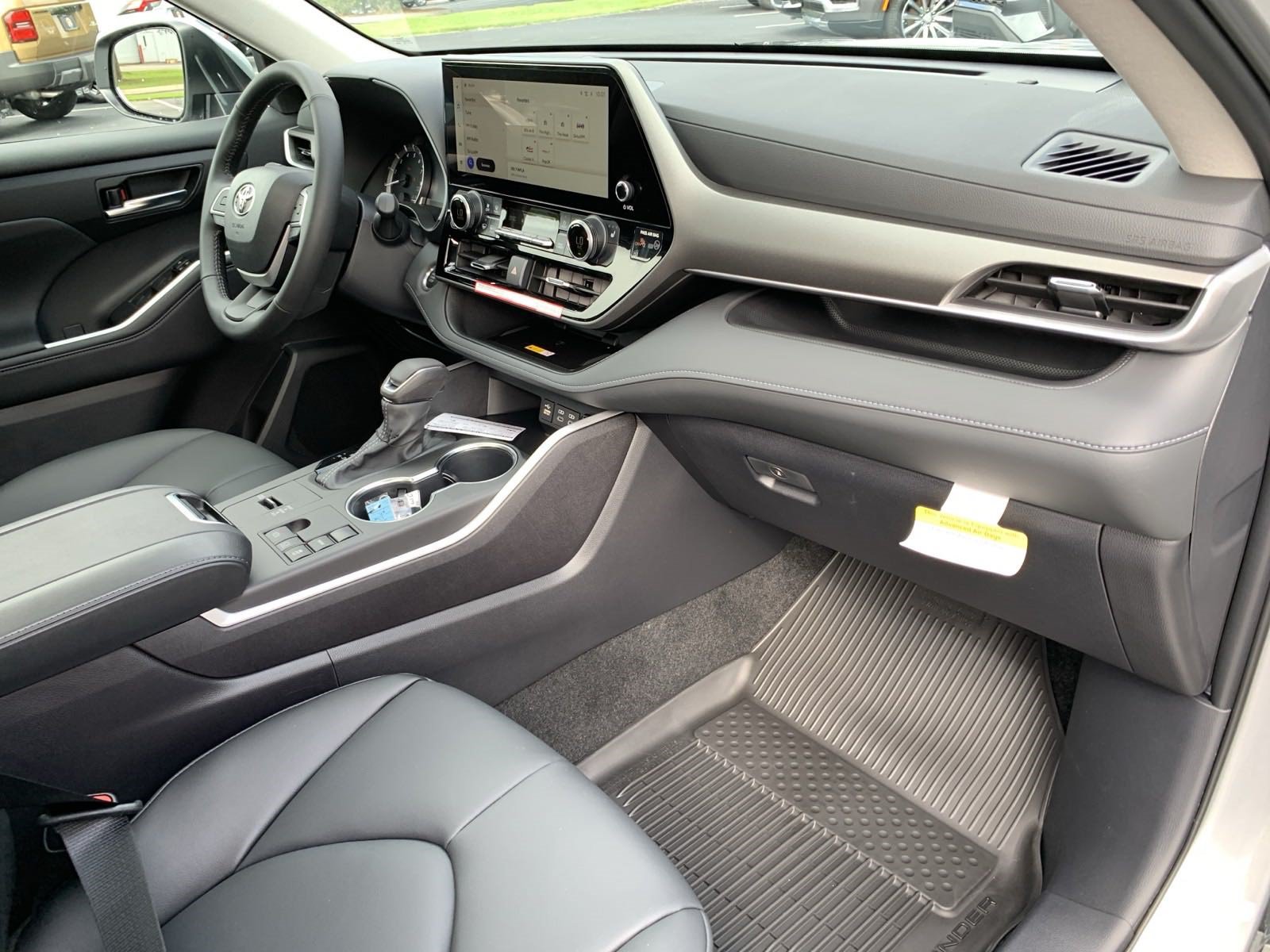 New 2024 Toyota Highlander XLE FWD image 35