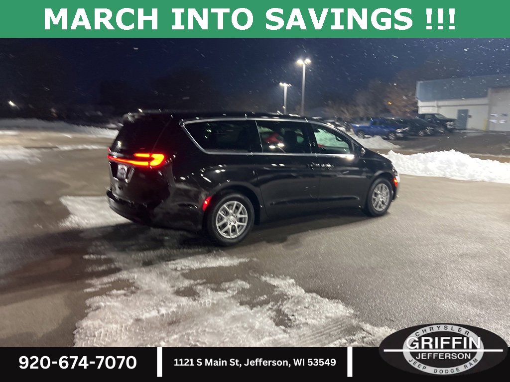 New 2026 Chrysler Pacifica Select image 9