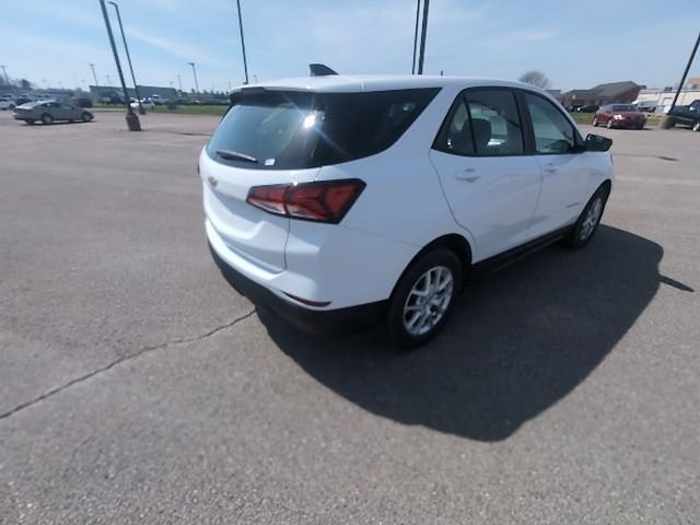 Used 2022 Chevrolet Equinox LS image 3