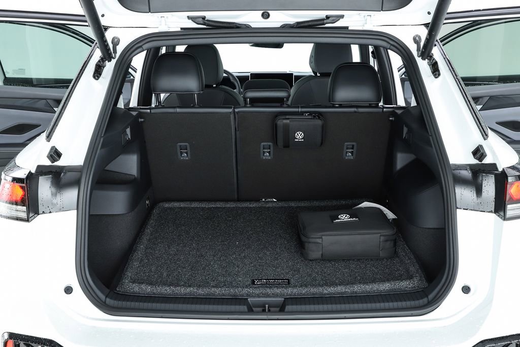 New 2026 Volkswagen Tiguan SE R-Line image 68