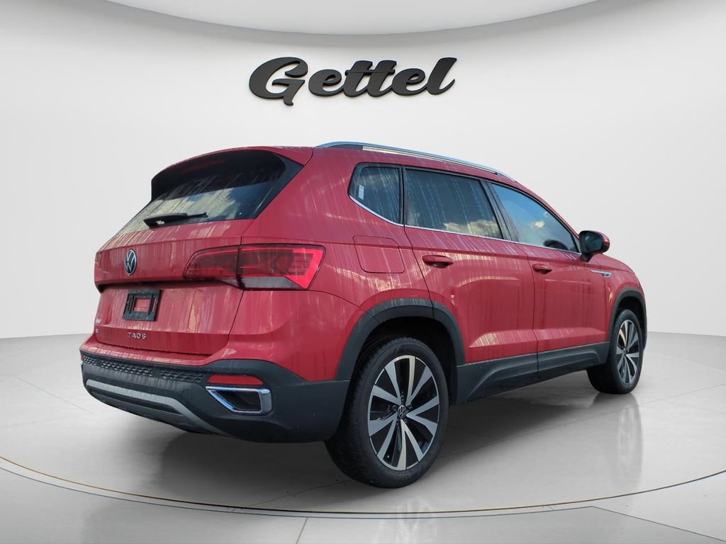 Used 2023 Volkswagen Taos SE w/ Panoramic Sunroof Package FWD image 5