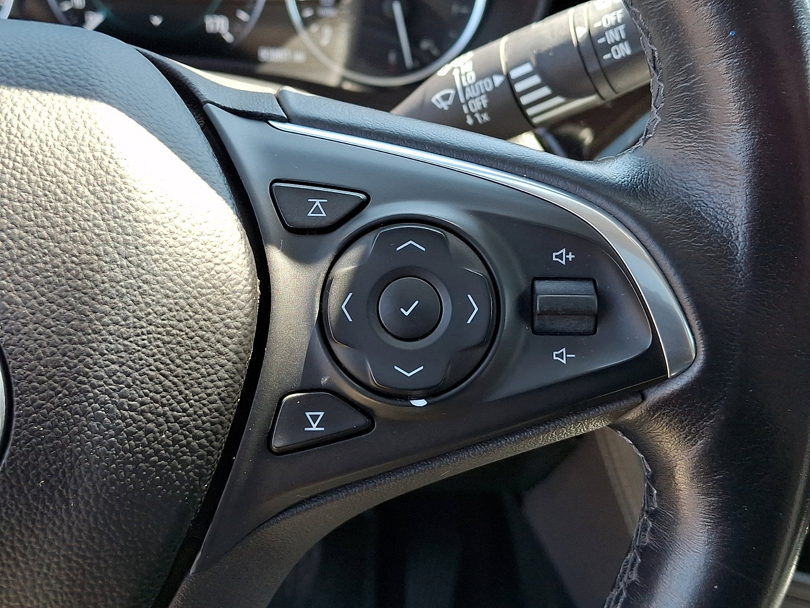 Used 2019 Buick Envision Premium AWD/4WD image 23