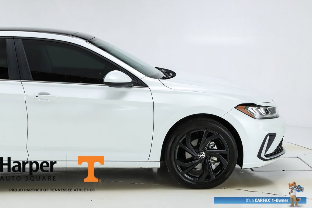 Used 2025 Volkswagen Jetta SE w/ Sunroof Package image 49