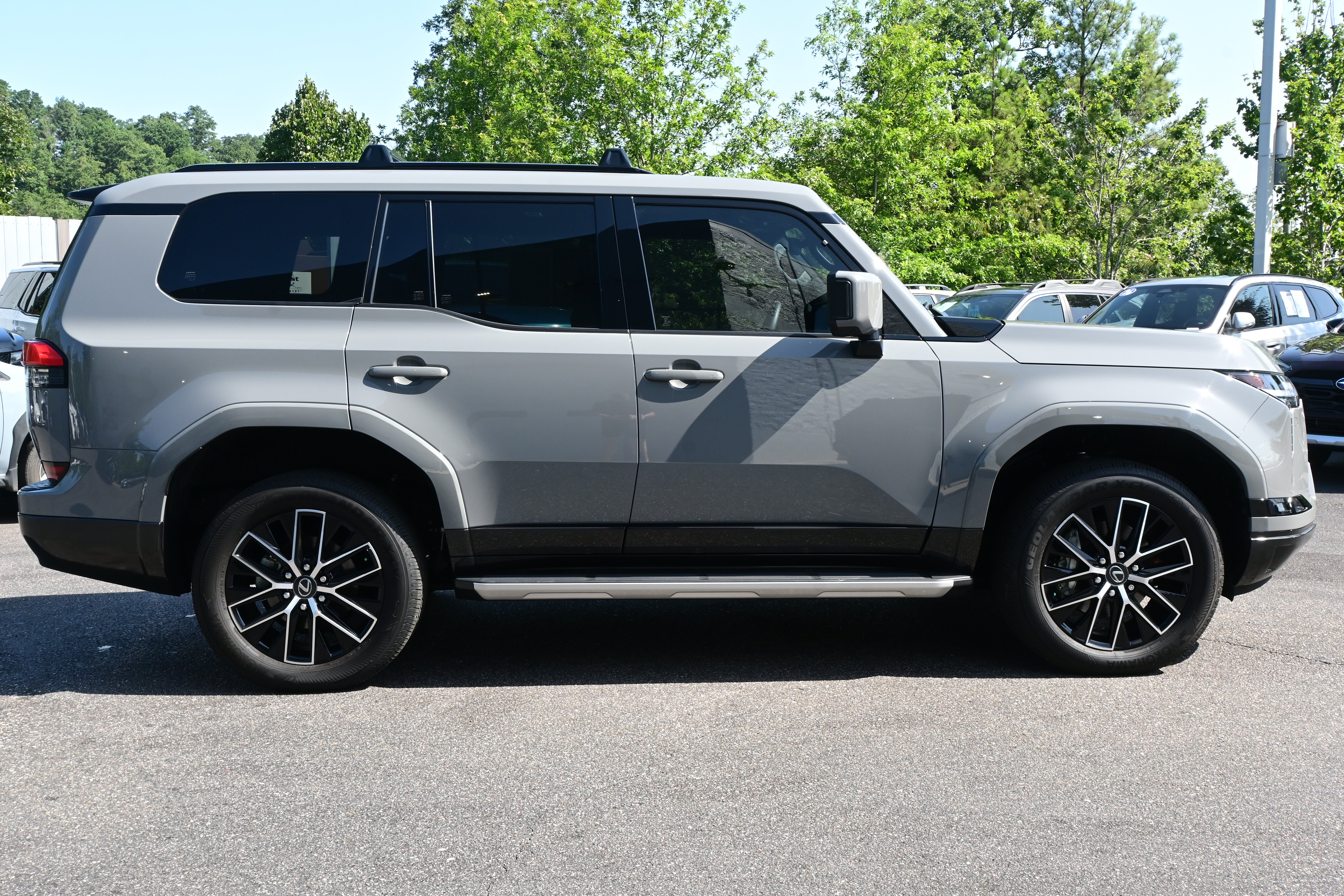 Used 2025 Lexus GX 550 w/ Accessory Package (Z1) AWD/4WD image 10