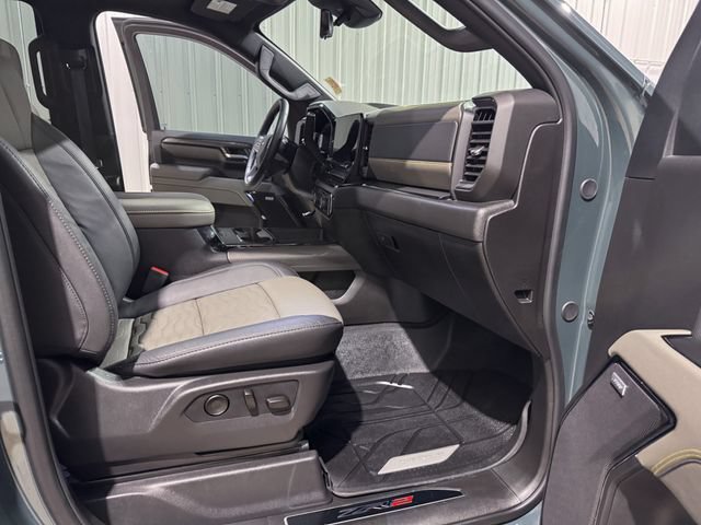 Used 2025 Chevrolet Silverado 2500 ZR2 w/ Technology Package AWD/4WD image 25