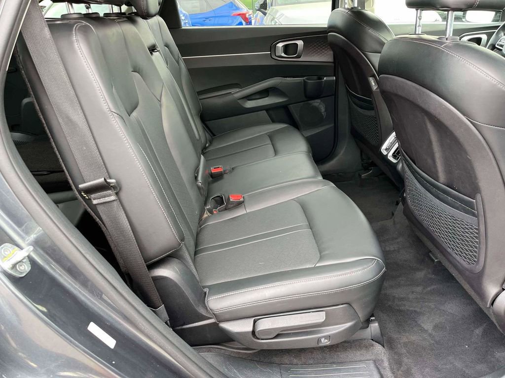 Used 2022 Kia Sorento S image 9