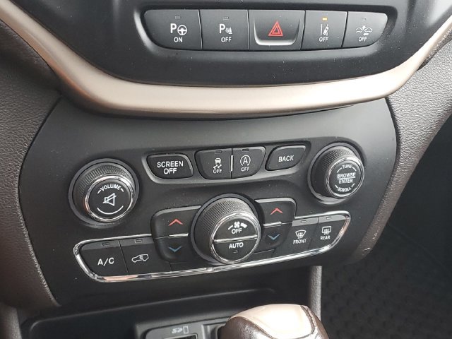 Used 2016 Jeep Cherokee Trailhawk w/ Leather Interior Group AWD/4WD image 28