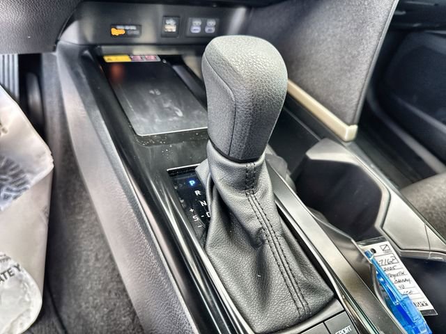 Used 2025 Toyota Camry LE image 28