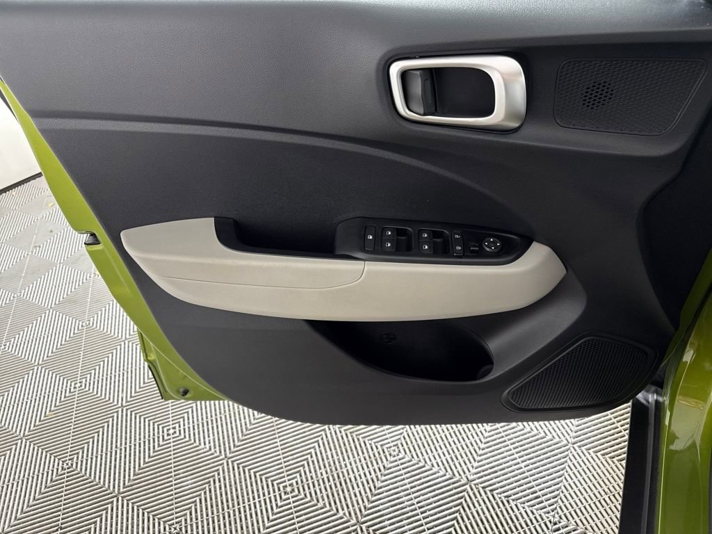 Used 2024 Hyundai Venue SEL image 8