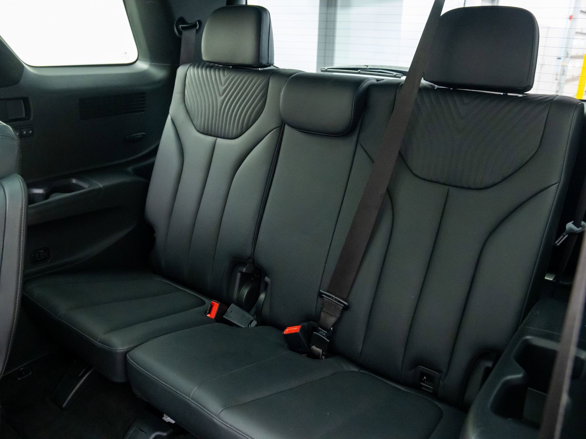 Used 2023 Hyundai Palisade Calligraphy image 21