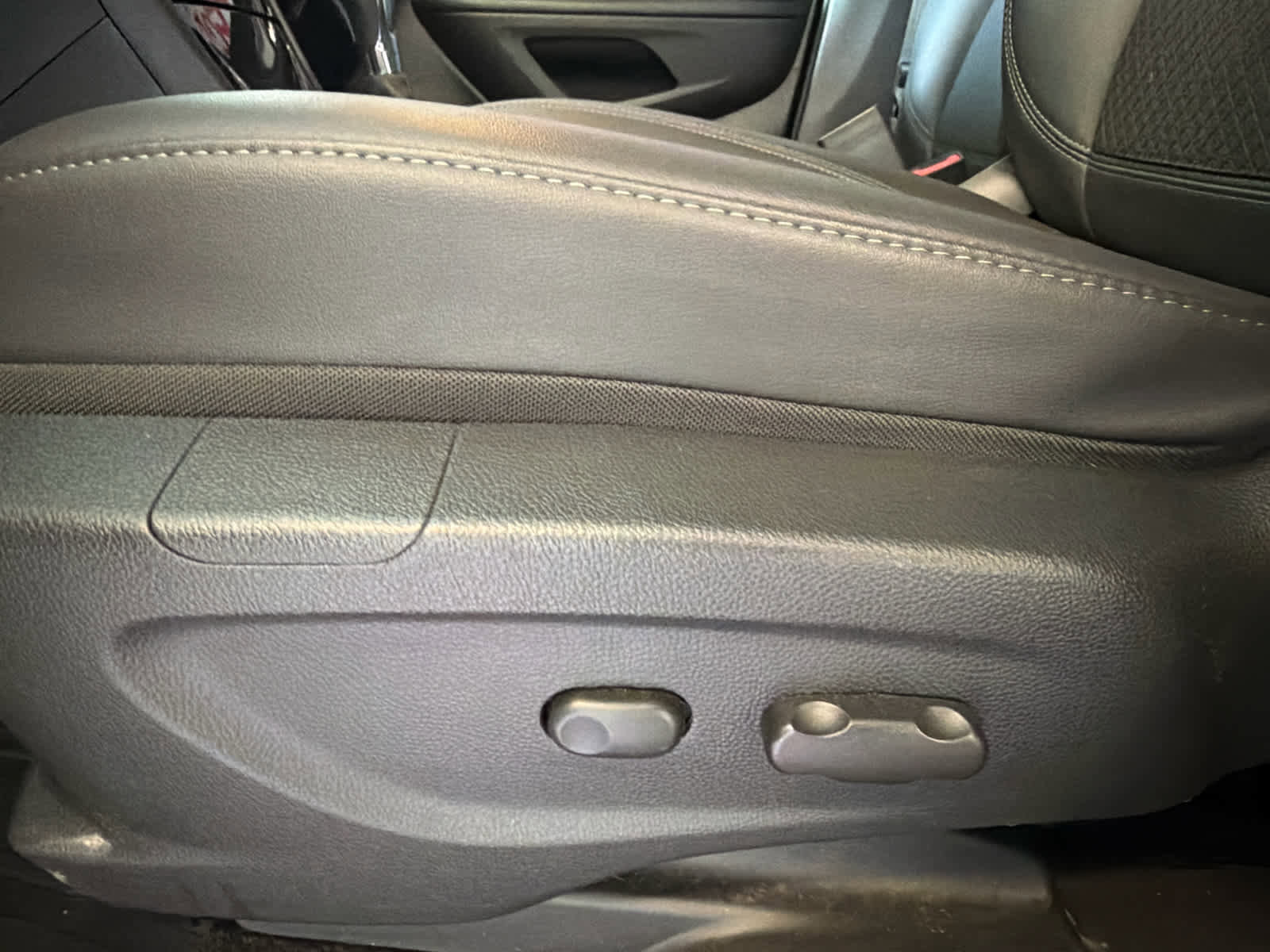 Used 2021 Buick Encore Preferred image 16