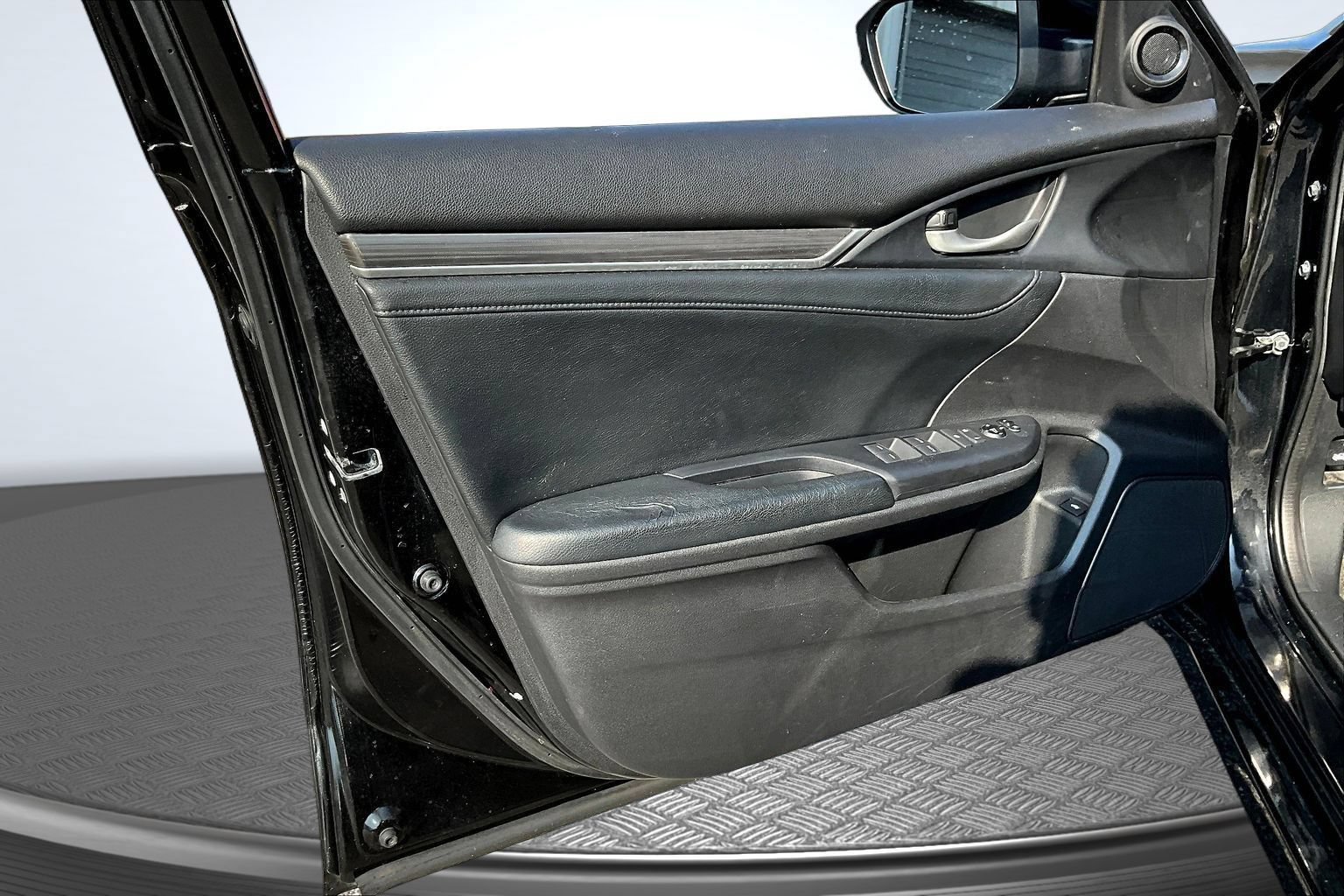 Used 2019 Honda Civic EX-L image 19