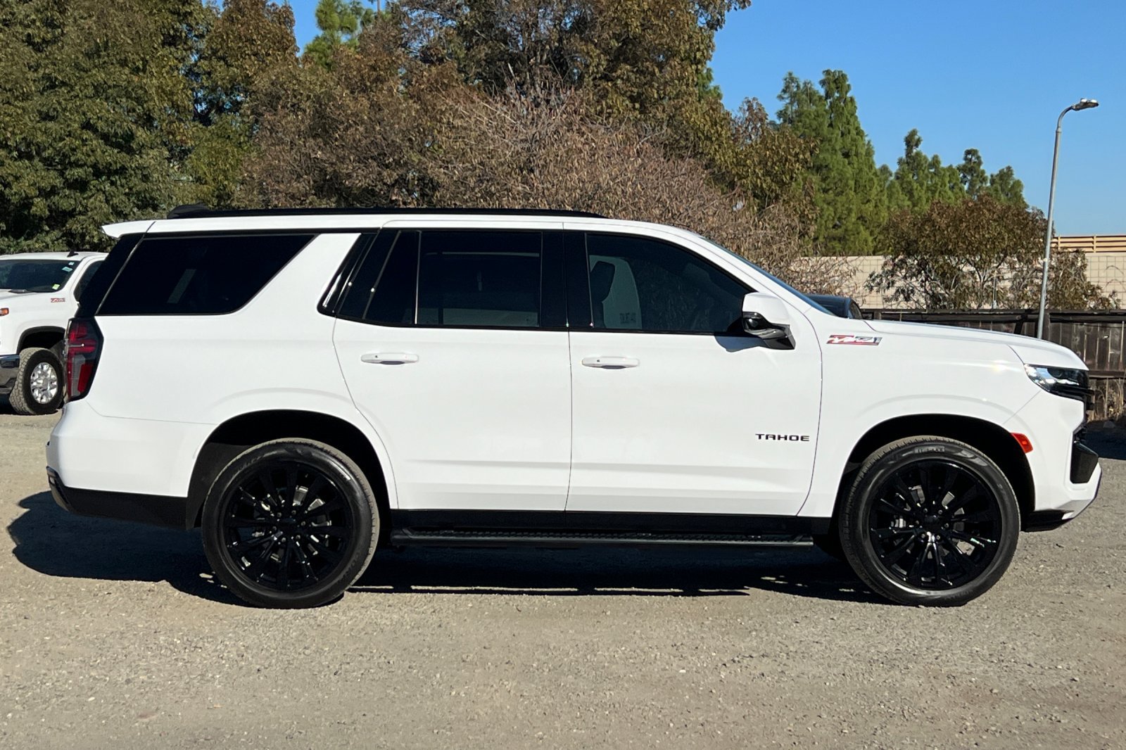 Used 2023 Chevrolet Tahoe Z71 w/ Luxury Package AWD/4WD image 3