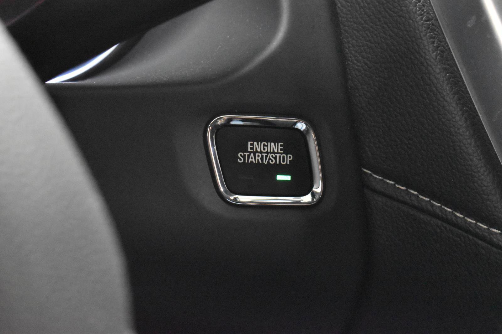 Used 2023 GMC Acadia SLE w/ Driver Convenience Package image 14