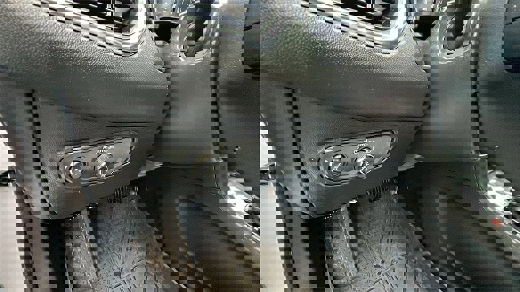 Used 2023 Chevrolet Equinox LS image 22