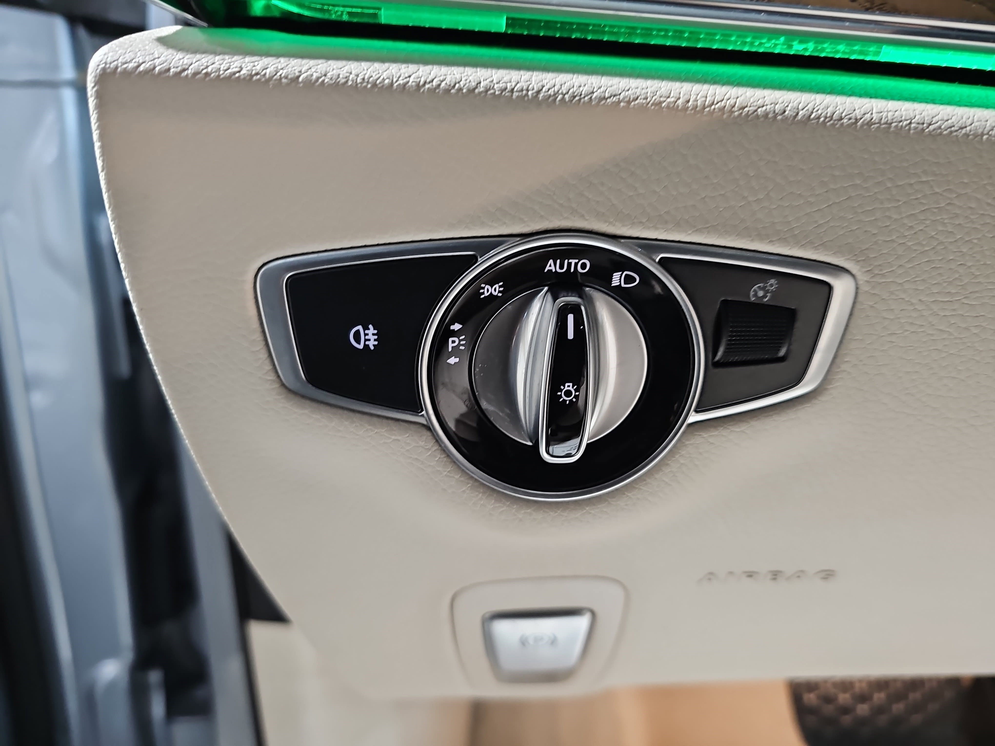 Used 2018 Mercedes-Benz E 400 4MATIC Sedan image 26