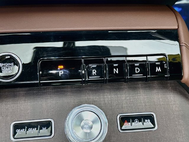 Used 2025 Lincoln Navigator Reserve AWD/4WD image 17
