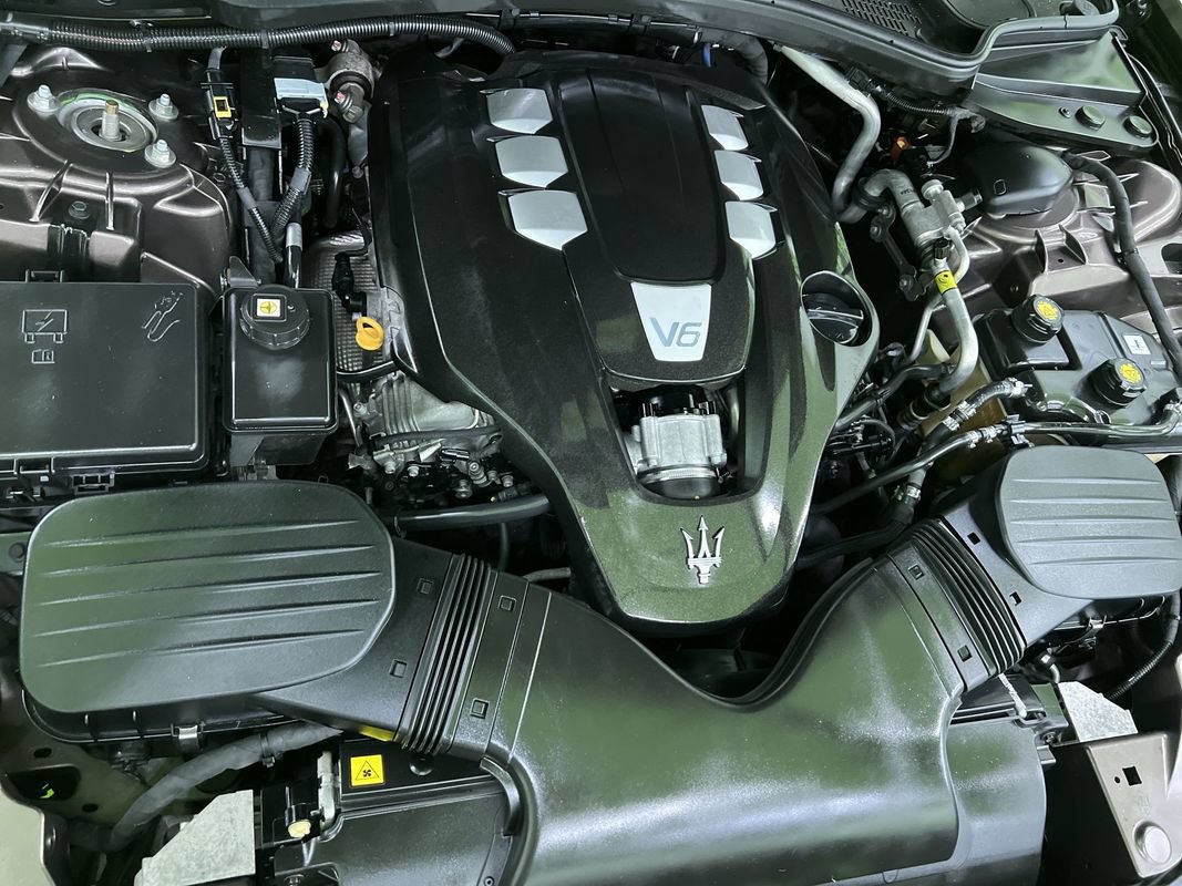 Used 2015 Maserati Ghibli RWD image 30
