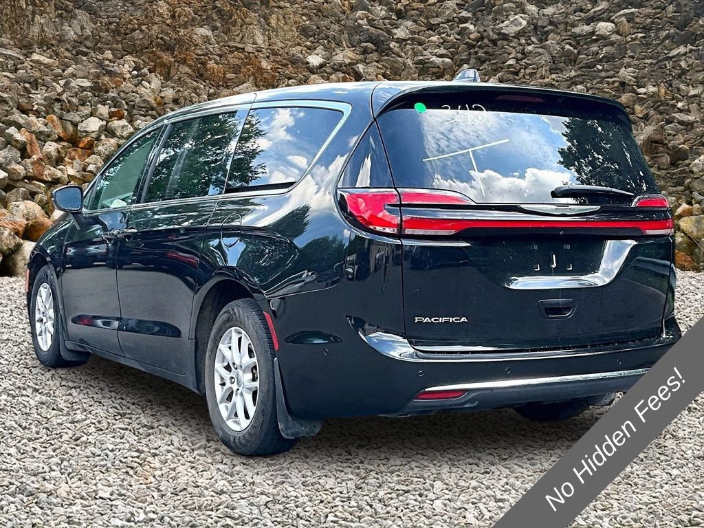 Used 2023 Chrysler Pacifica Touring-L FWD image 10