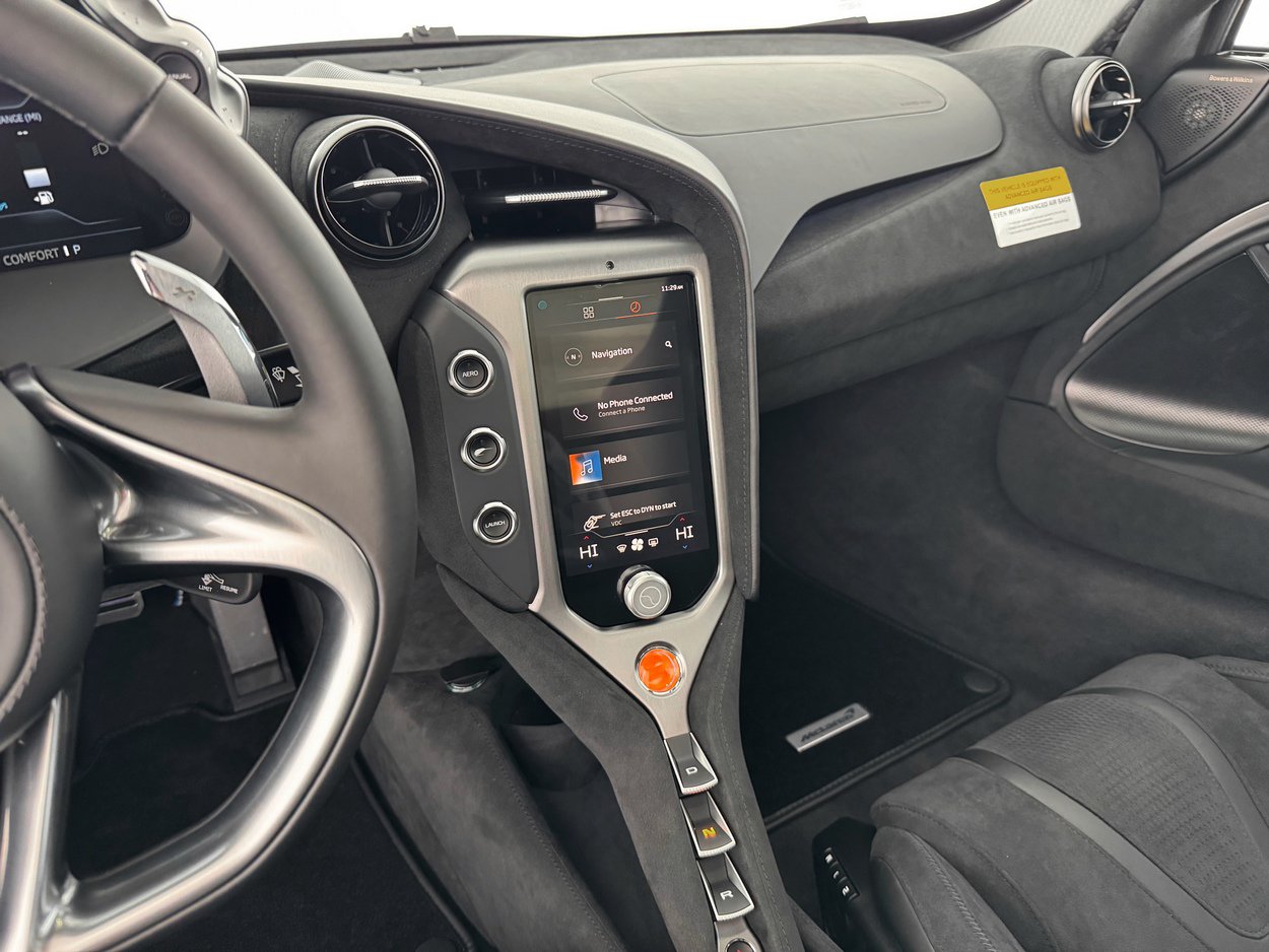Used 2026 McLaren 750S RWD image 20