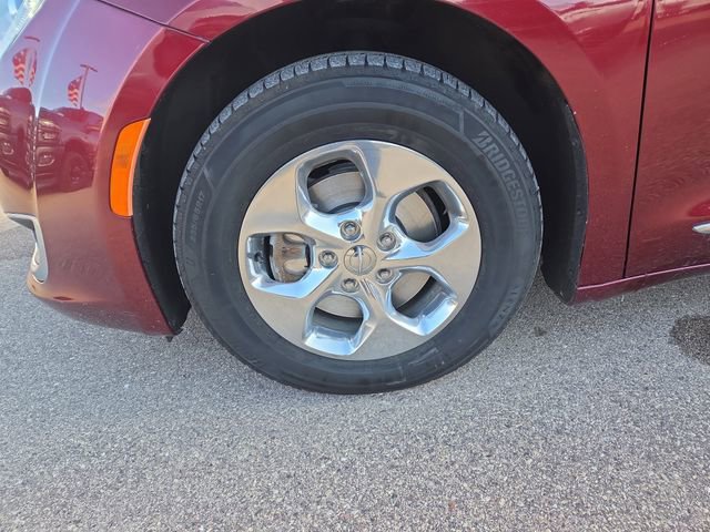 Used 2018 Chrysler Pacifica Limited image 41