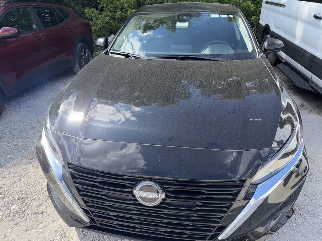 Used 2025 Nissan Altima 2.5 SV FWD image 6
