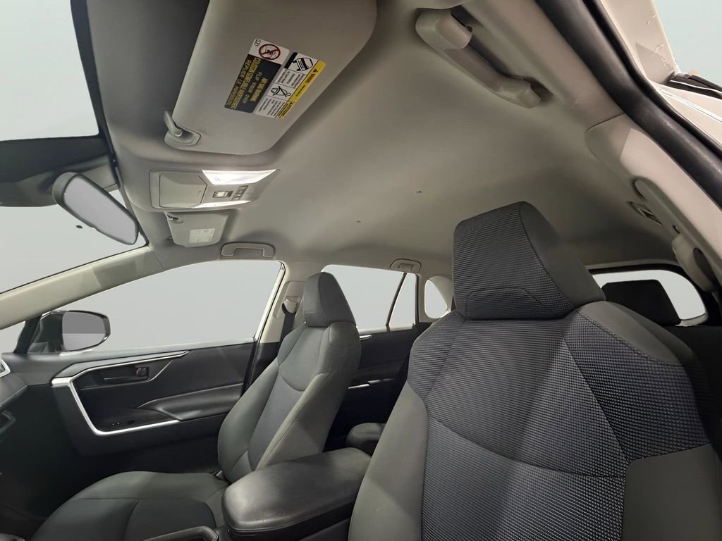 Used 2022 Toyota RAV4 LE image 19