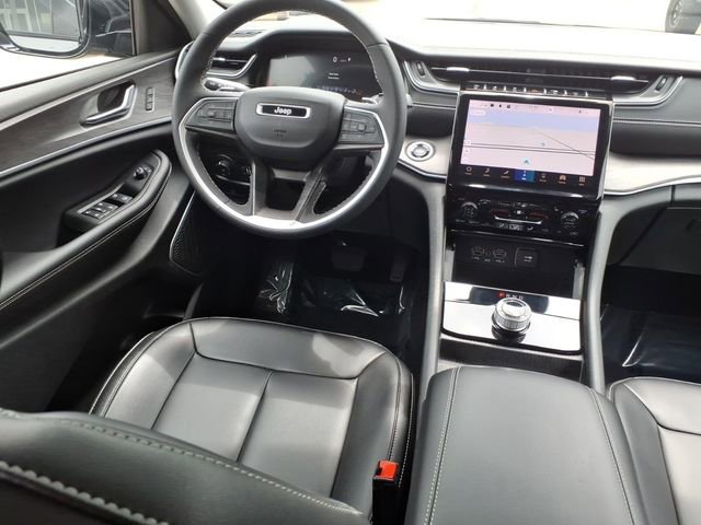 Used 2024 Jeep Grand Cherokee Limited w/ Black Appearance Package RWD image 5
