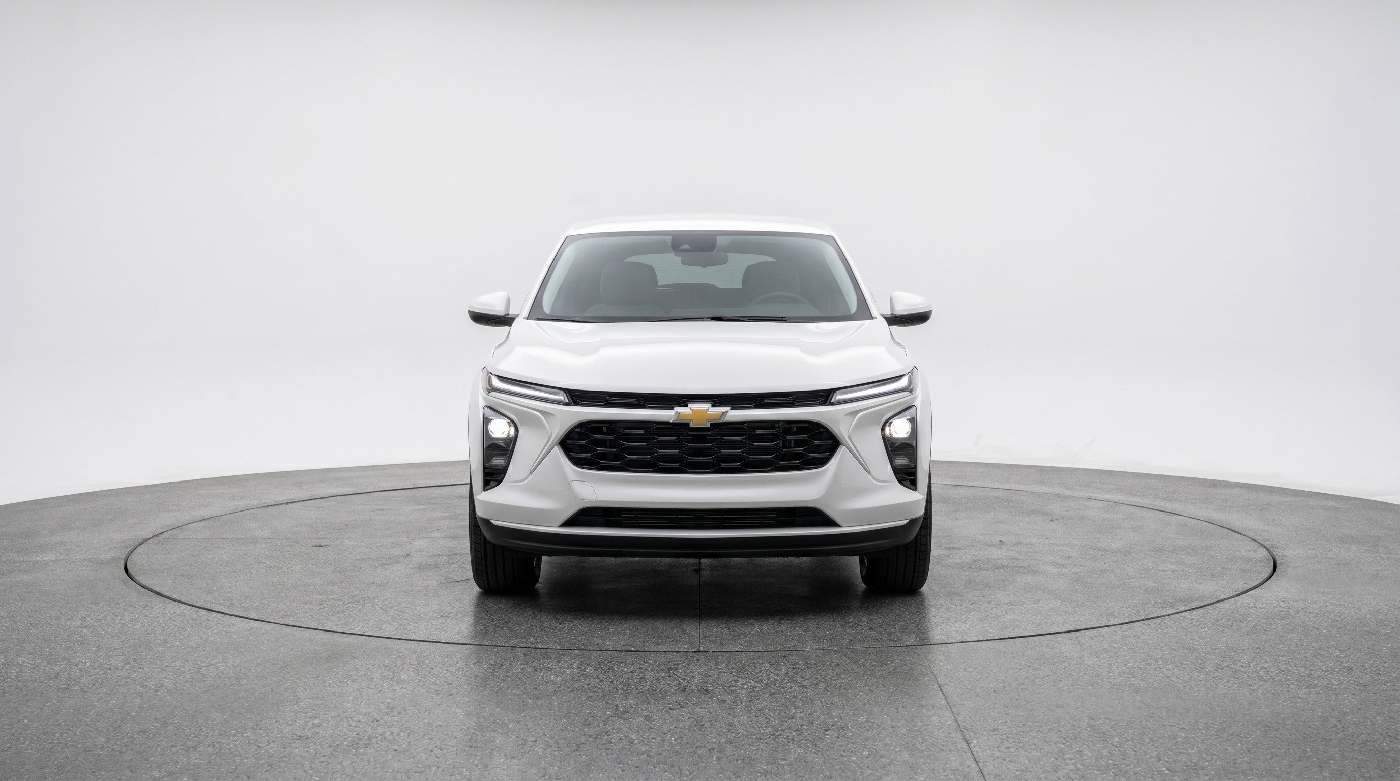 Used 2025 Chevrolet Blazer LT FWD image 2