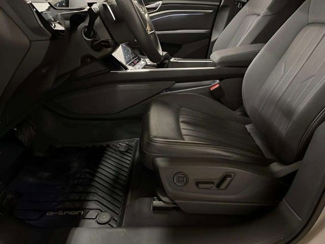 Used 2022 Audi e-tron Premium Plus w/ Premium Plus Package image 78