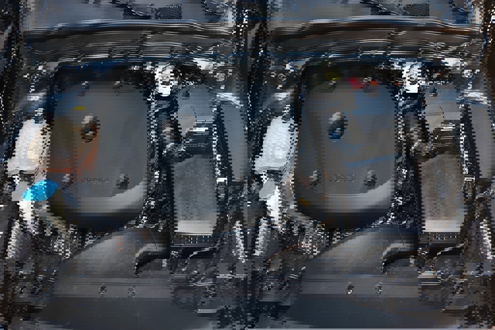 Used 2021 Volvo XC40 T4 Momentum w/ Protection Package Premier image 23