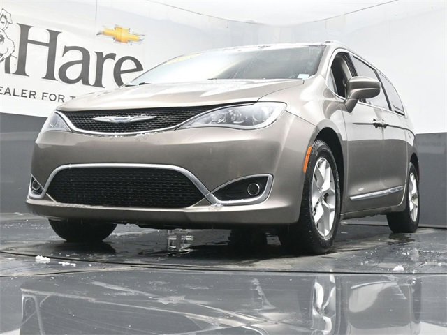 Used 2018 Chrysler Pacifica Touring-L Plus w/ Tire & Wheel Group image 4