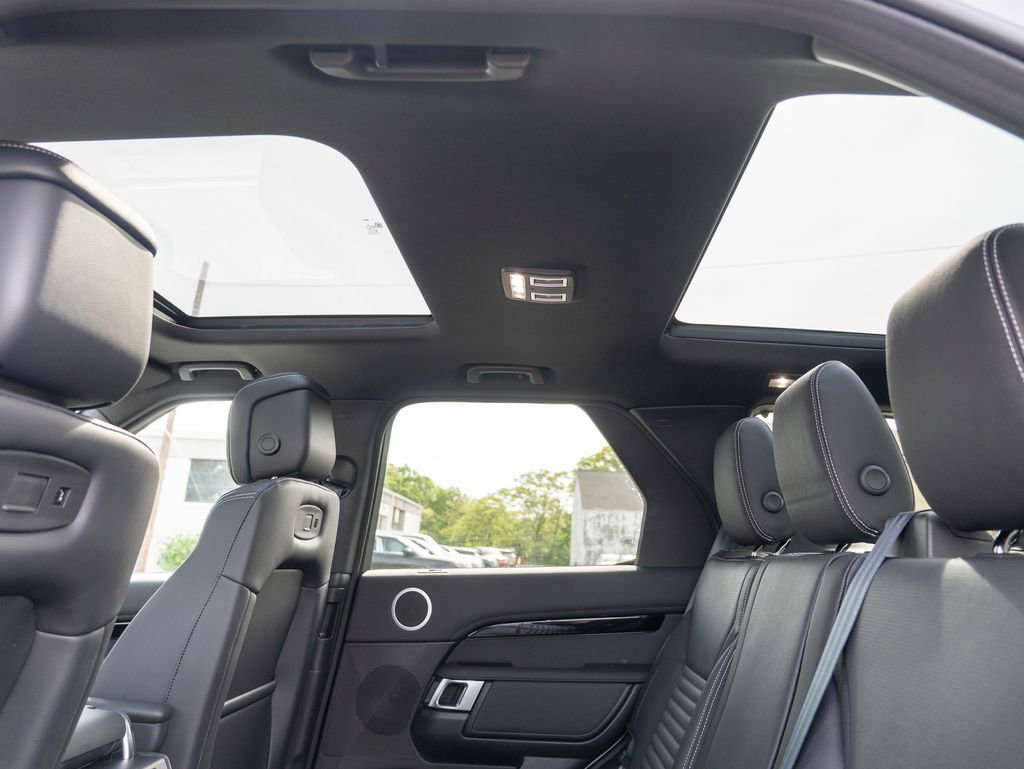 New 2025 Land Rover Discovery S image 21