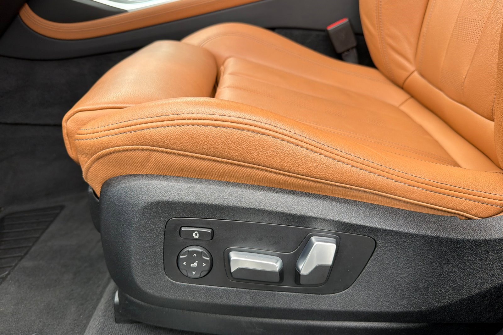 Certified 2022 BMW X7 xDrive40i w/ M Sport Package image 14