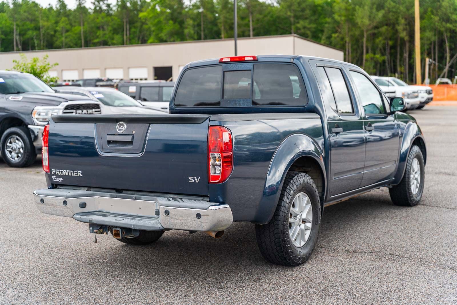 Used 2016 Nissan Frontier SV w/ SV Value Truck Package RWD image 7