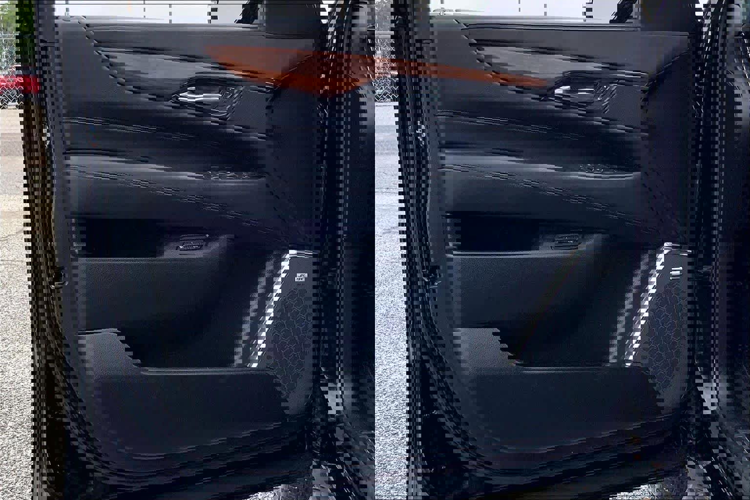 Used 2016 Cadillac Escalade ESV Luxury AWD/4WD image 21