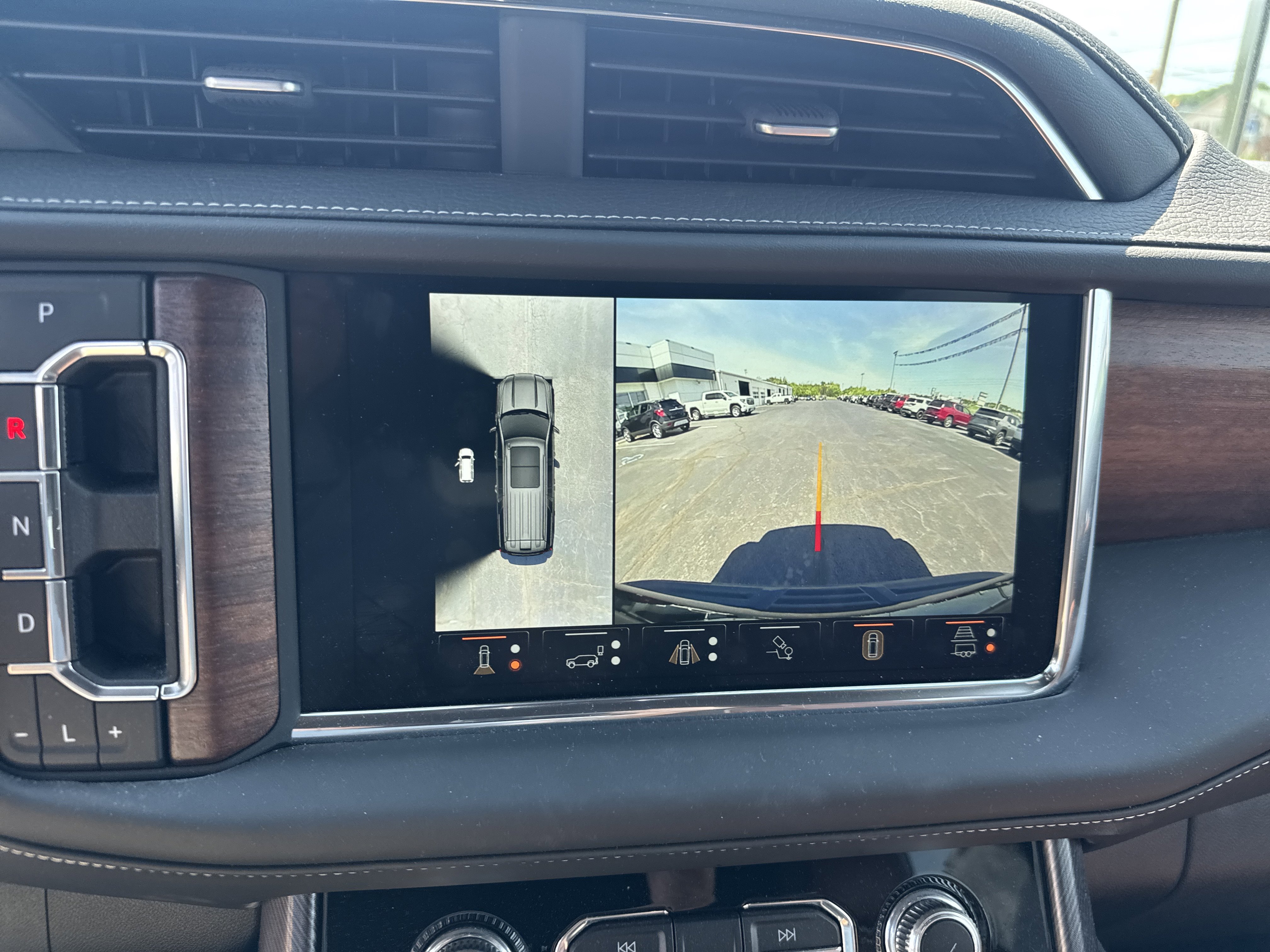 Used 2023 GMC Yukon Denali Ultimate AWD/4WD image 27