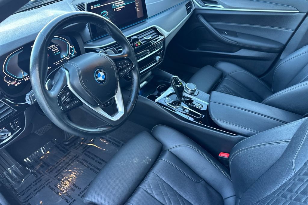 Used 2023 BMW 530e w/ Convenience Package image 9