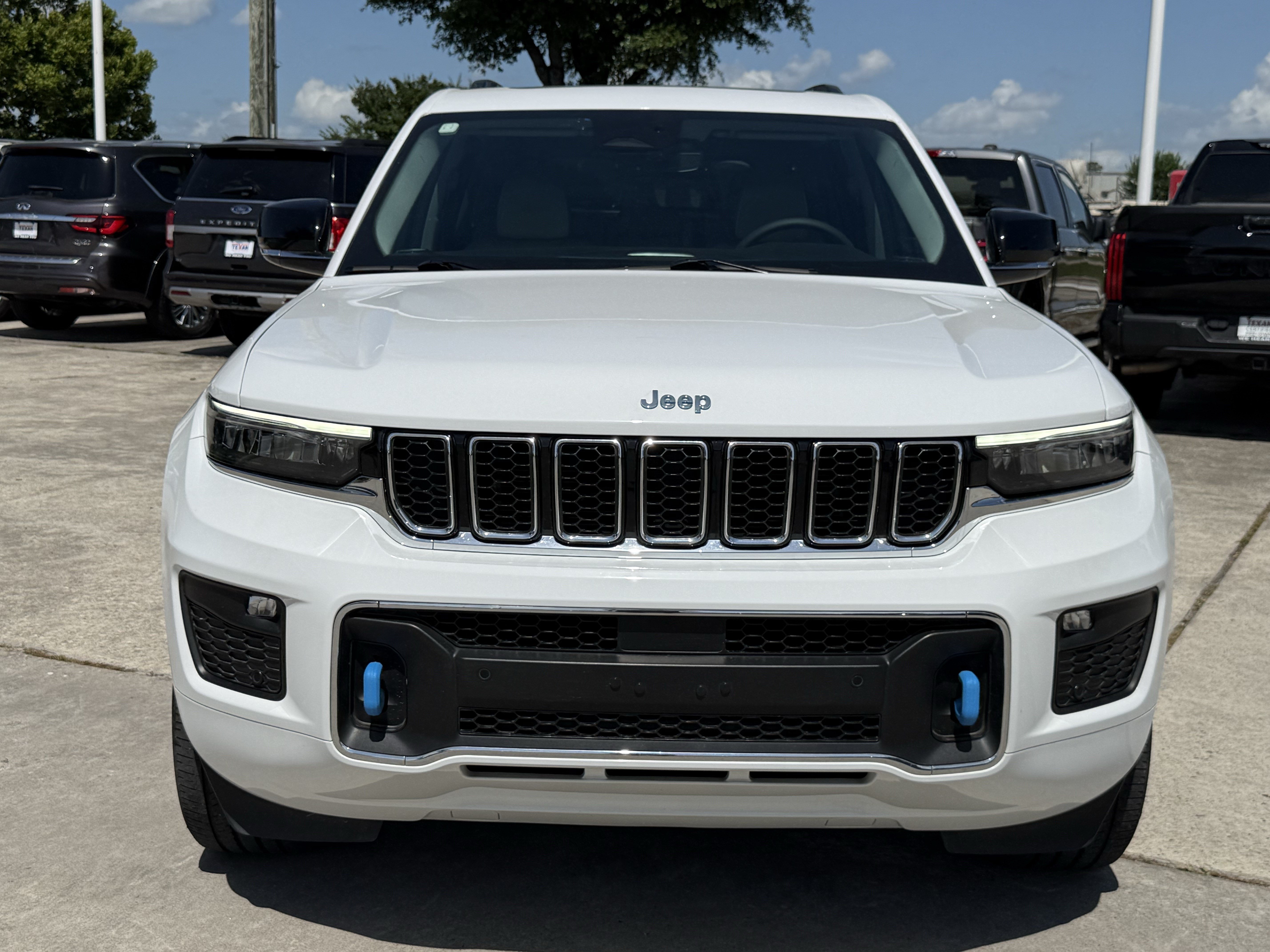 Used 2022 Jeep Grand Cherokee Overland AWD/4WD image 11