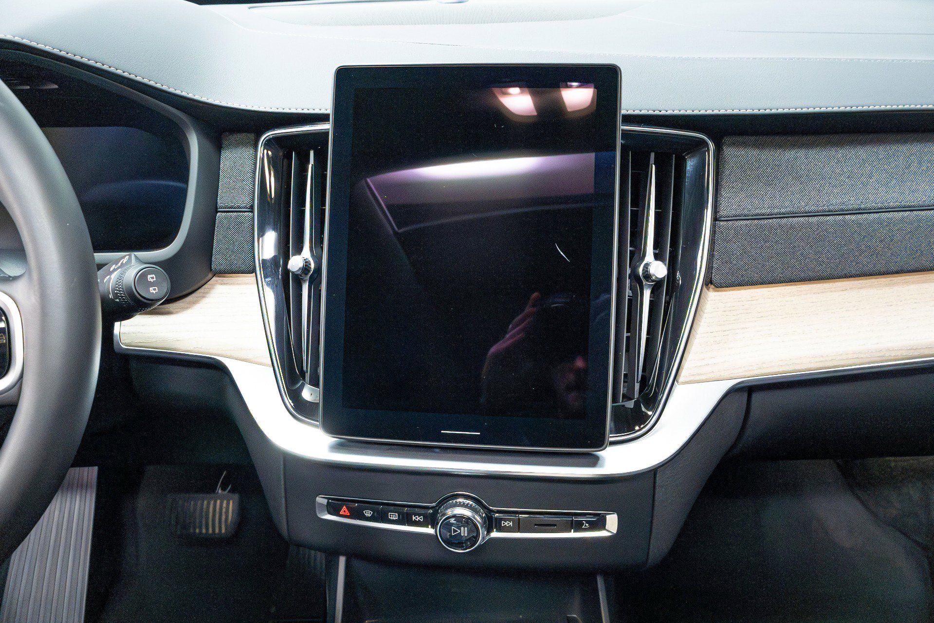 Used 2025 Volvo XC90 B6 Plus image 37