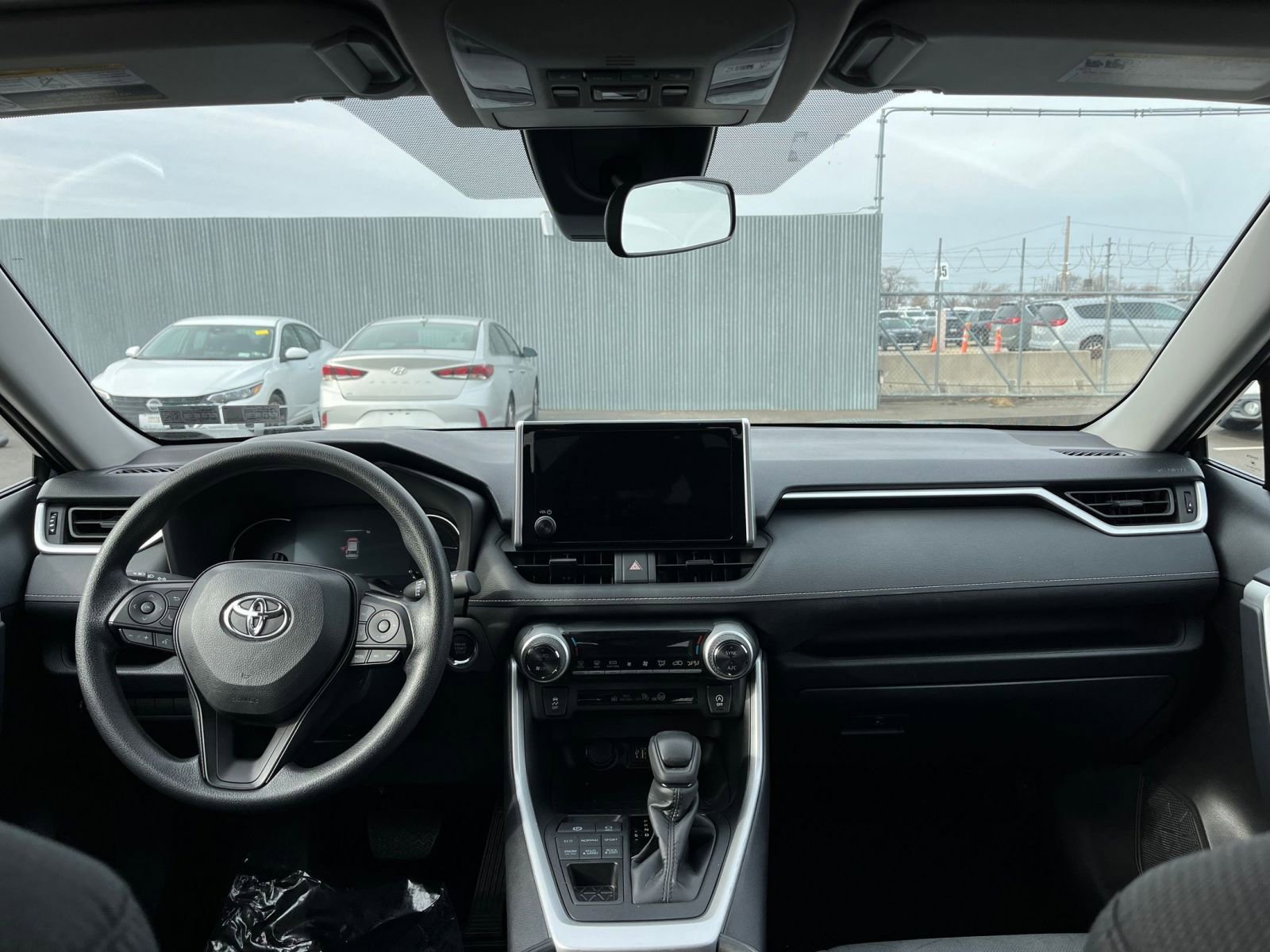 Used 2025 Toyota RAV4 XLE image 33