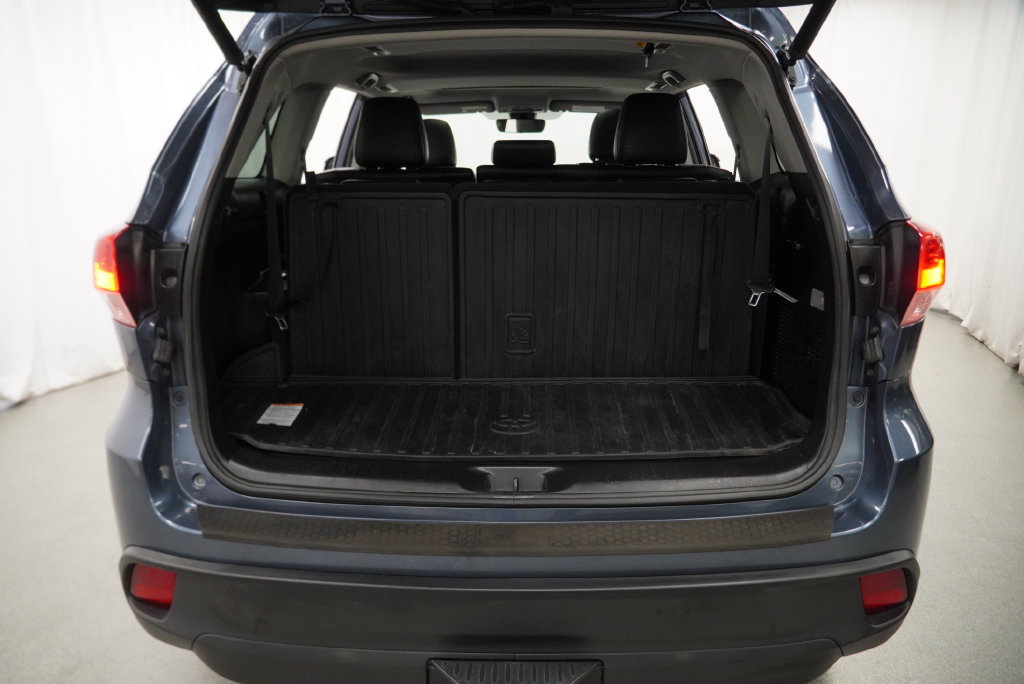 Used 2019 Toyota Highlander XLE AWD/4WD image 37