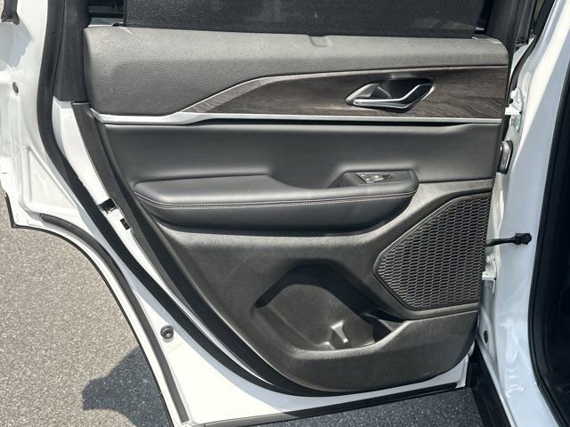 Certified 2025 Jeep Grand Cherokee Limited w/ Luxury Tech Group II image 26