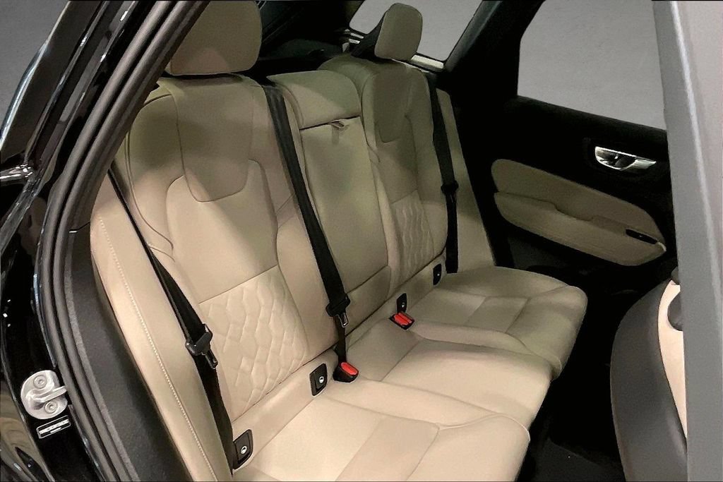 New 2027 Volvo XC60 B5 Plus AWD/4WD image 10