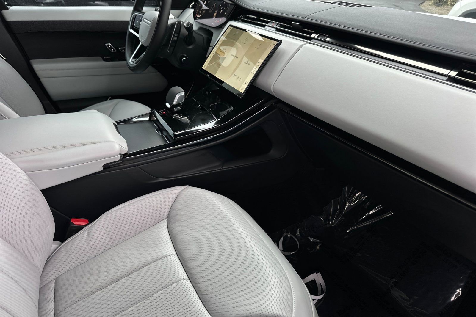 Used 2024 Land Rover Range Rover Sport SE image 13