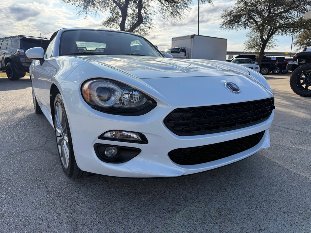 Used 2017 FIAT 124 Spider Lusso image 1
